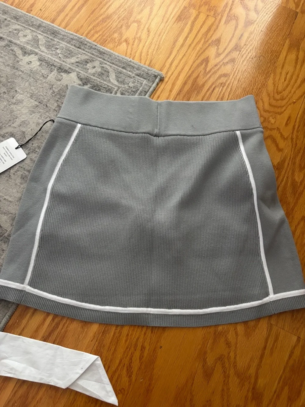 ALO Yoga Gray Mini Skirt with White Trim